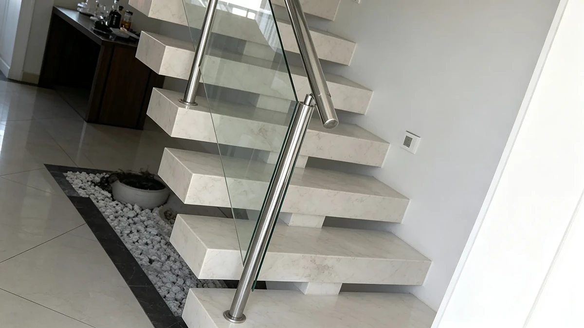 Escada em Mármore e Granito — Projeto 08